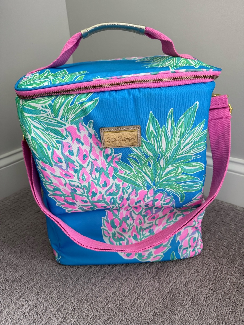 Lilly Pulitzer Insulated Wine Carrier Cooler in the ‘Swizzle Out’ pattern